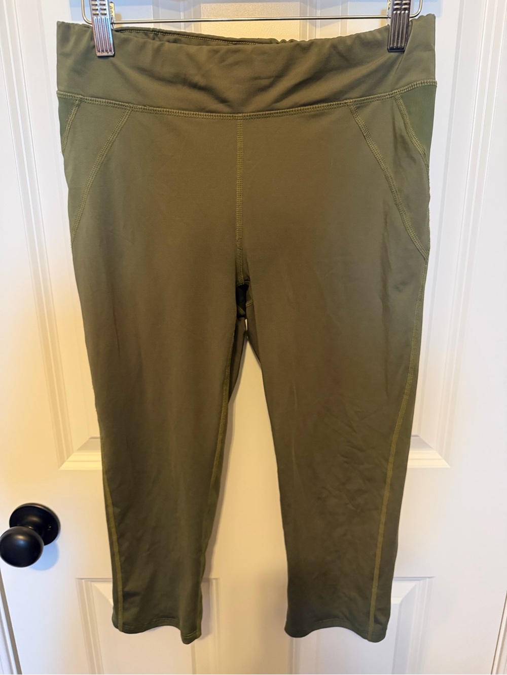 oiselle Green Athletic Knee Length Run Leggings with Subtle Logo
